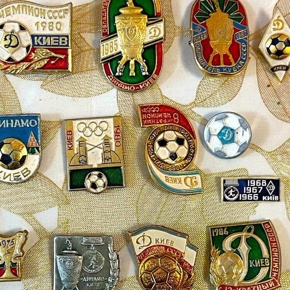 Set Of 28 VTG Soviet-era pins badges related to the Dynamo Kyiv football club - Picture 6 of 6